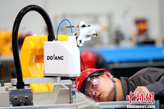 众为兴登陆第三届工业机器人“国赛” 众为兴登陆第三届工业机器人“国赛”